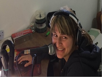 הגר לב ארי-קריינית 